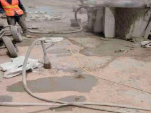 运城水泥混凝土路面板底注浆技术 路面脱空注浆整治方案